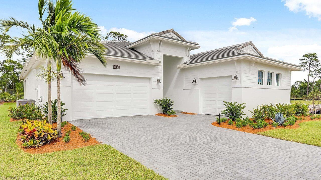 2301 SE Canopy Cove Lane