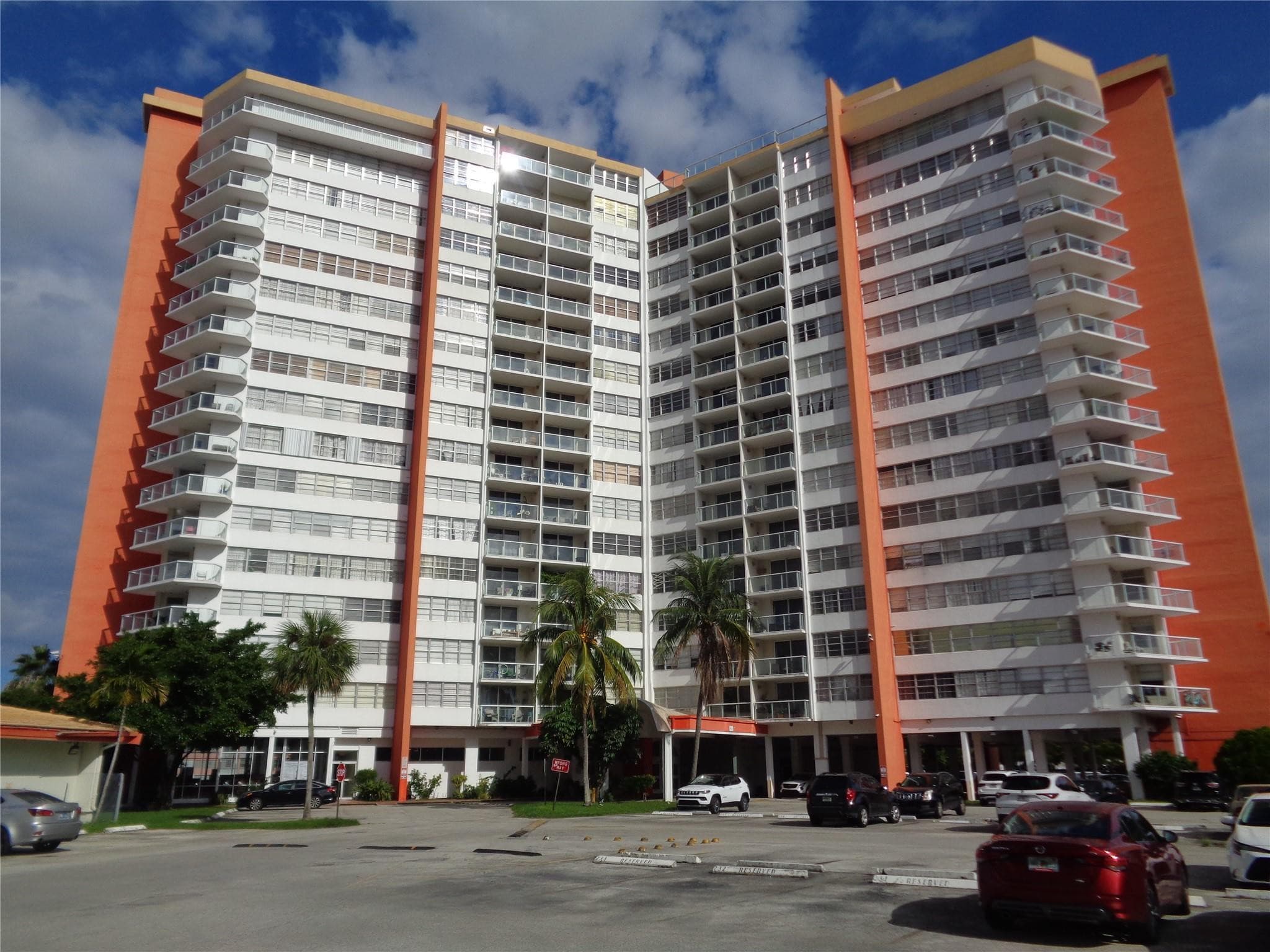 1301 NE Miami Gardens Drive #605w