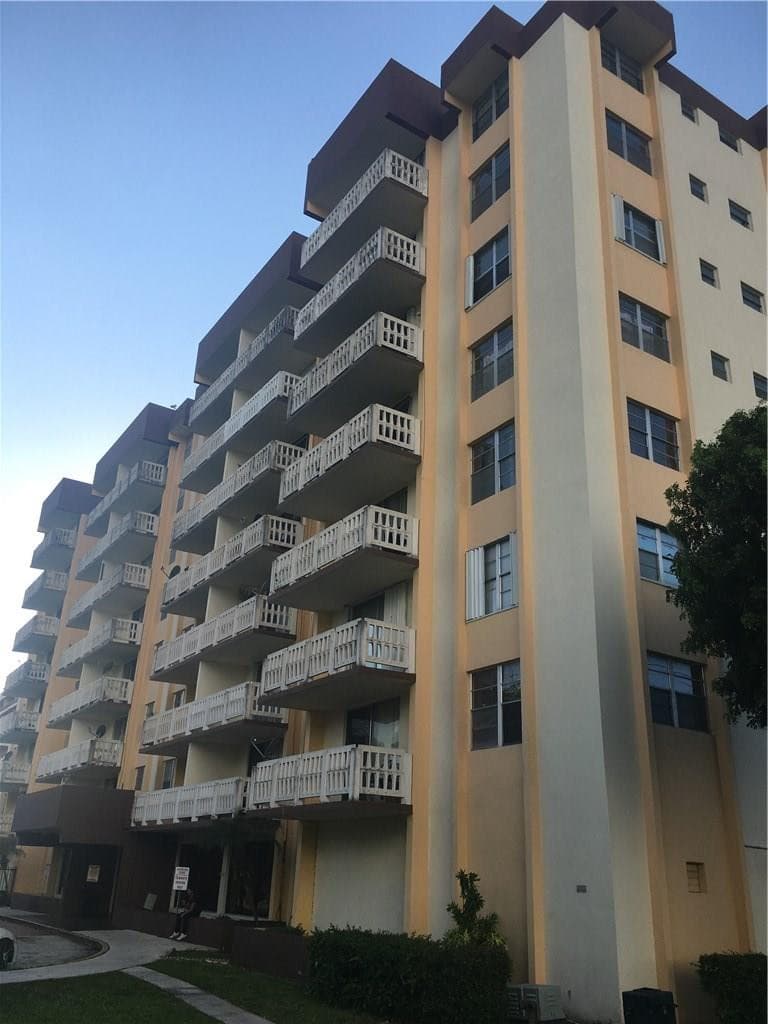 15600 NW 7th Avenue #421