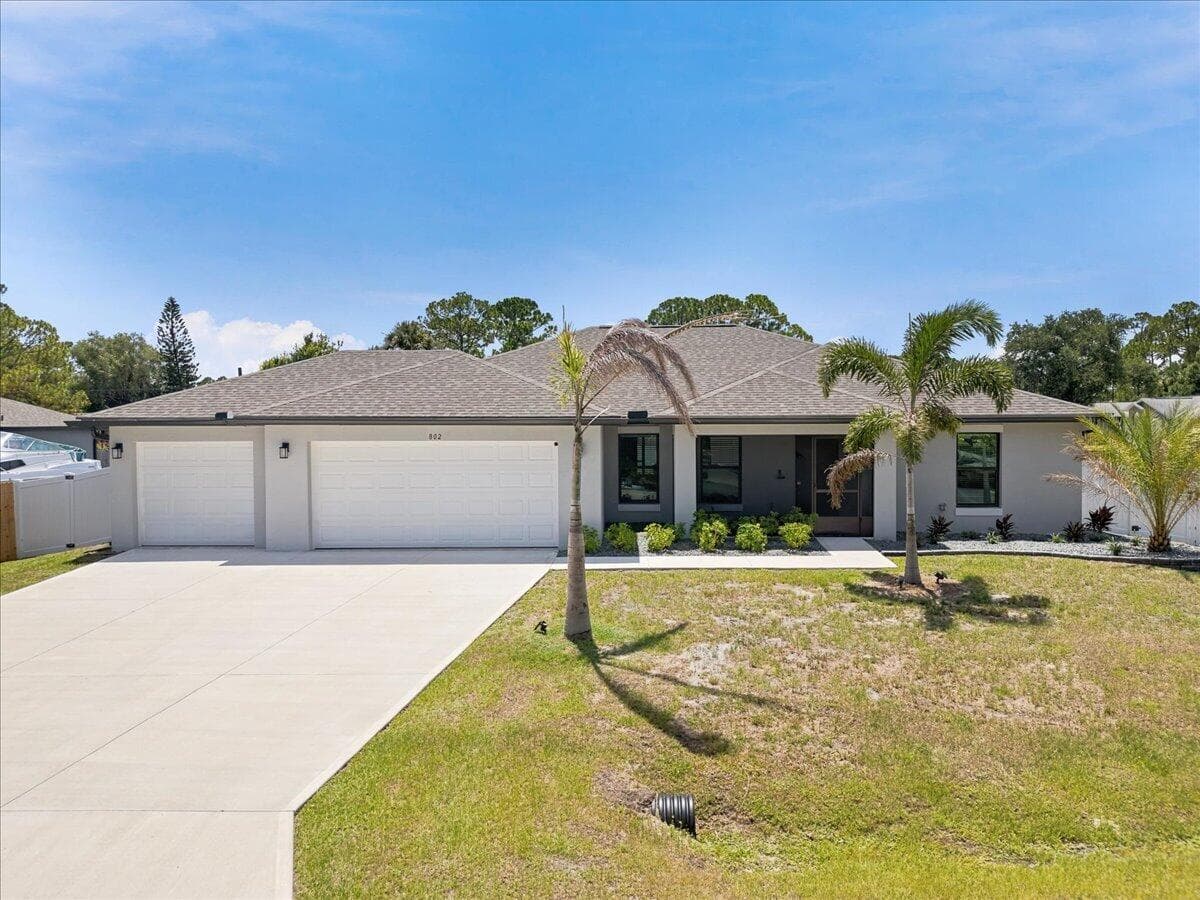 802 Charcoal Avenue SE