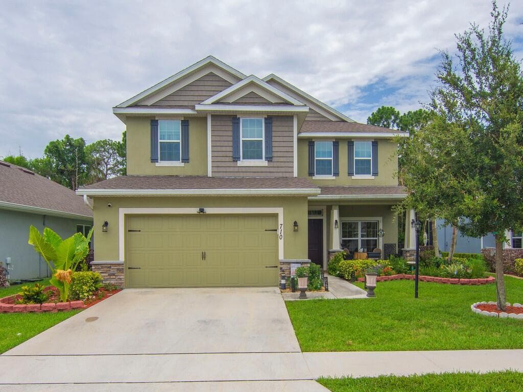 710 NE Turtleback Trail