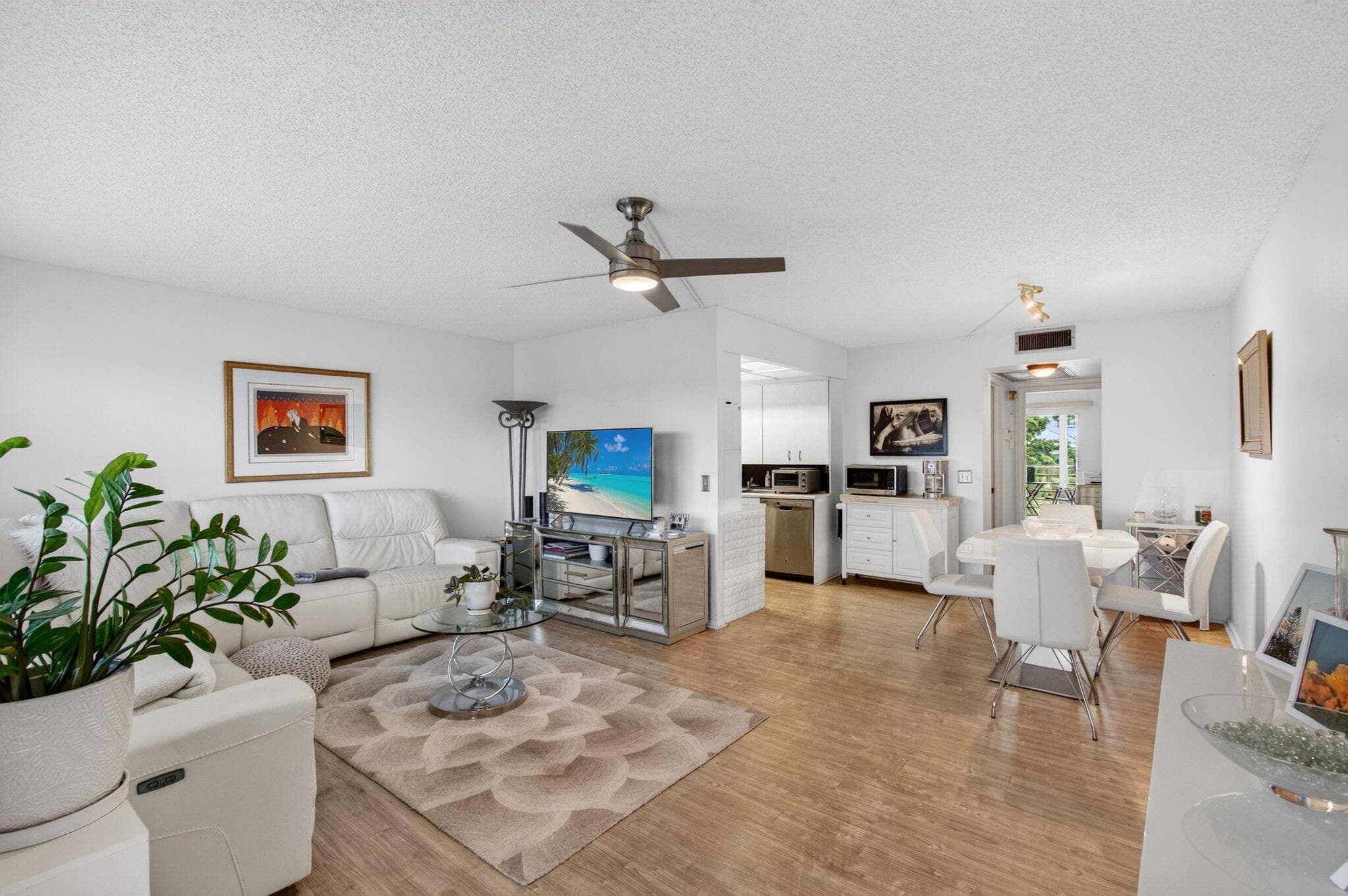 4048 Rexford C #4048