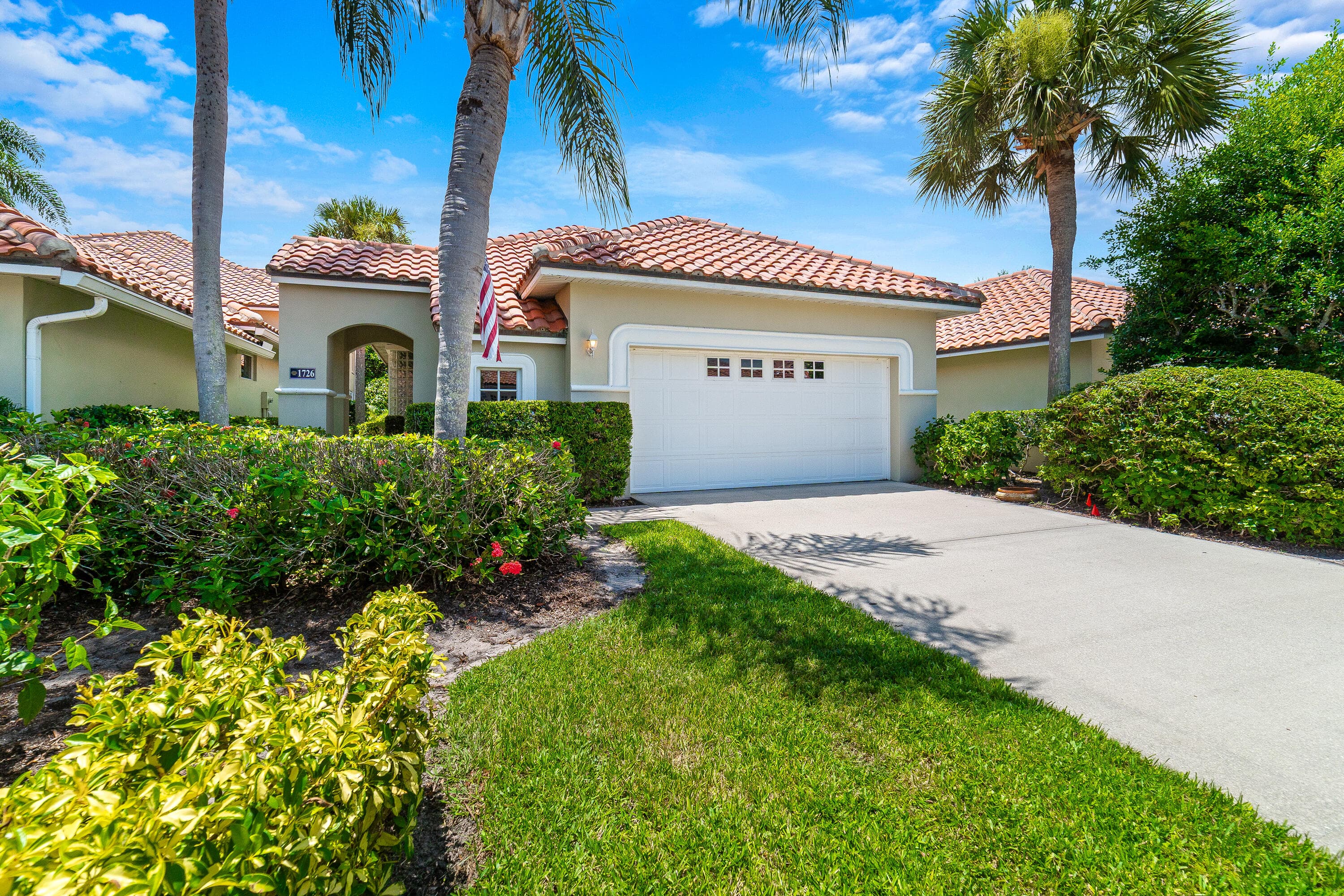 1726 Victoria Circle