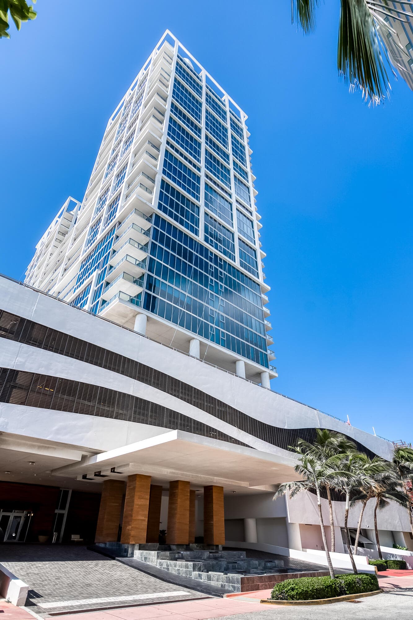 6899 Collins Avenue #1409