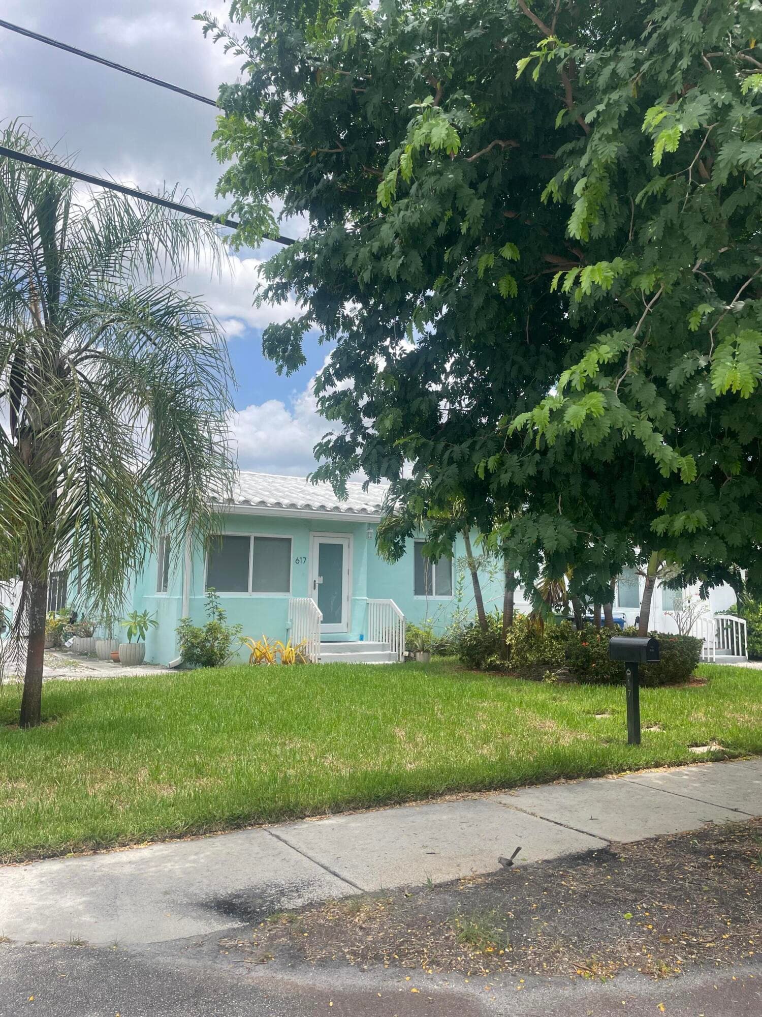 617 SW 9TH Street