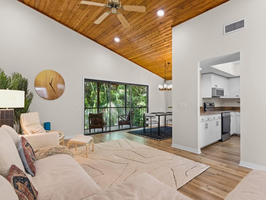 2125 PINE CREEK Boulevard #205