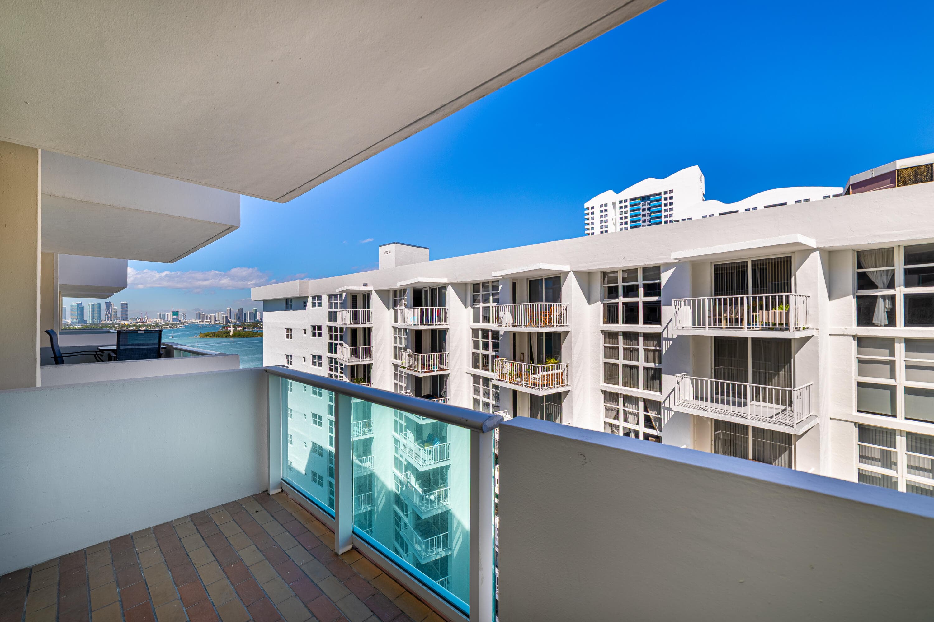 1200 West Avenue #1521