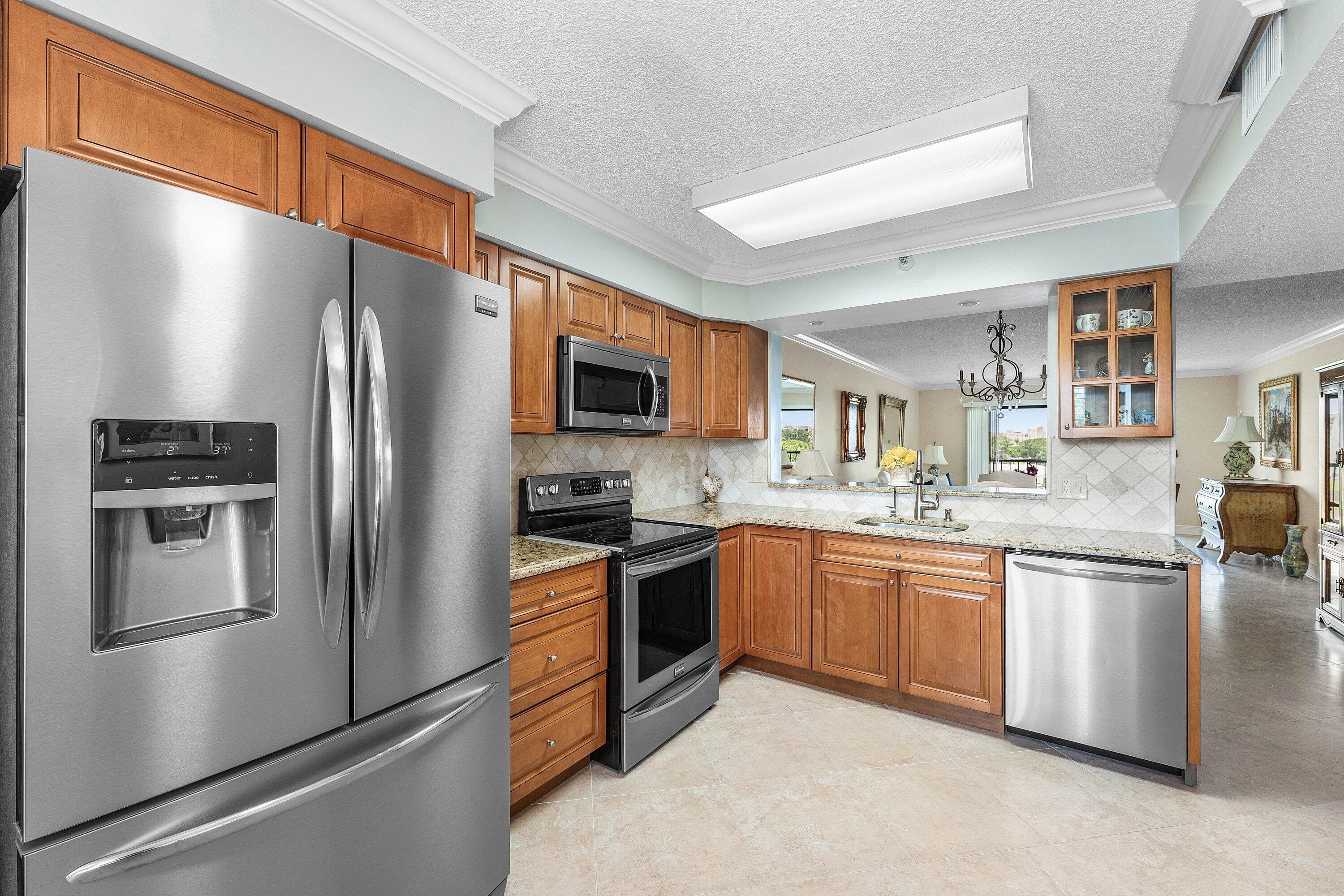 7076 Huntington Lane #502